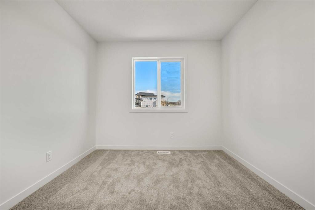 31 Heritage Heath, Cochrane, AB - Indoor Photo Showing Other Room