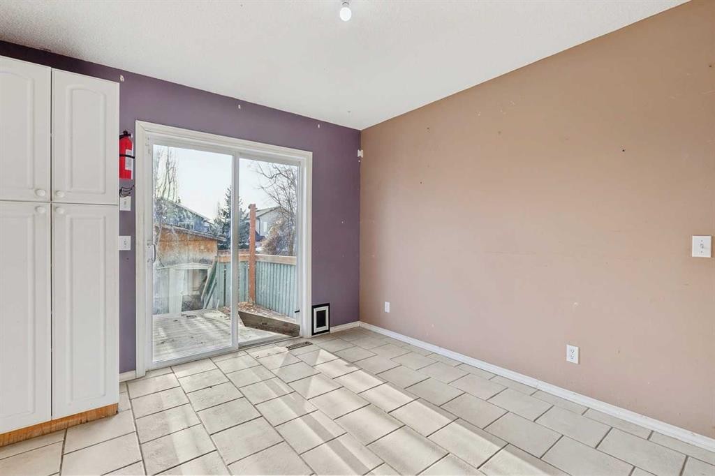 47 Covewood Park Ne, Calgary, AB - Indoor Photo Showing Other Room