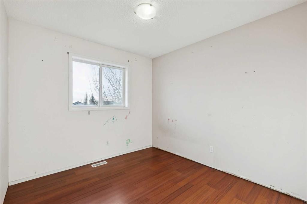 47 Covewood Park Ne, Calgary, AB - Indoor Photo Showing Other Room