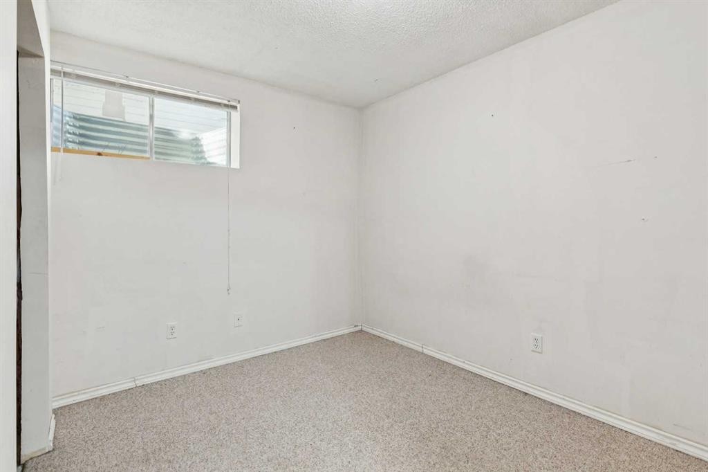 47 Covewood Park Ne, Calgary, AB - Indoor Photo Showing Other Room