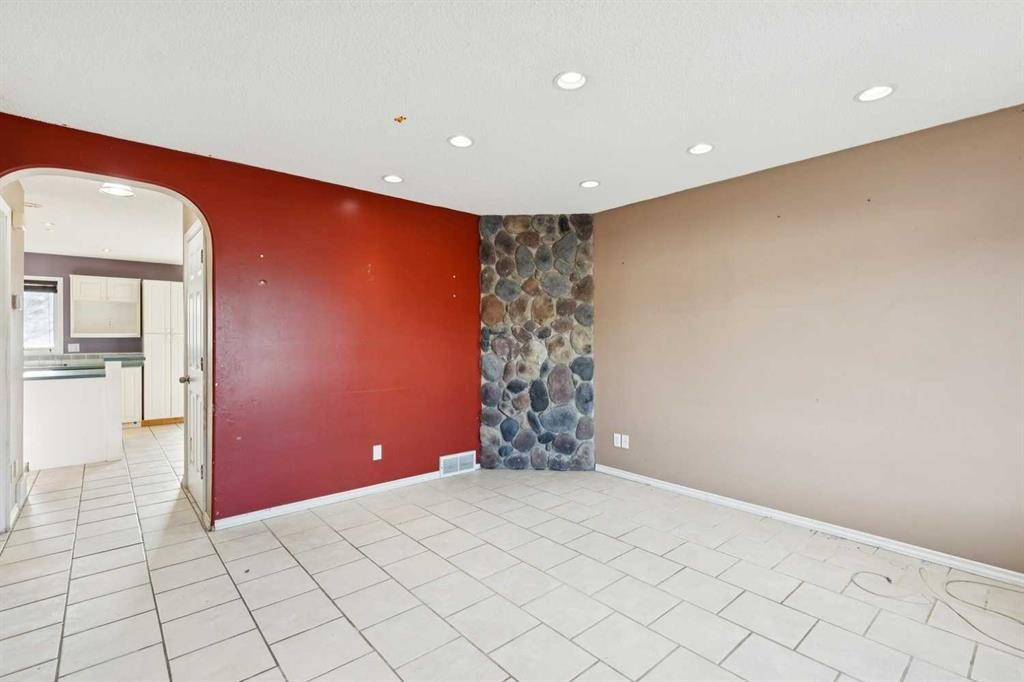 47 Covewood Park Ne, Calgary, AB - Indoor Photo Showing Other Room