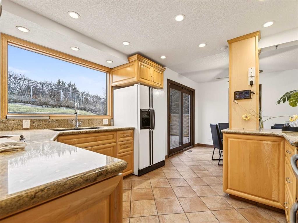 511 Ranch Estates Place Nw, Calgary, AB - Indoor Photo Showing Kitchen