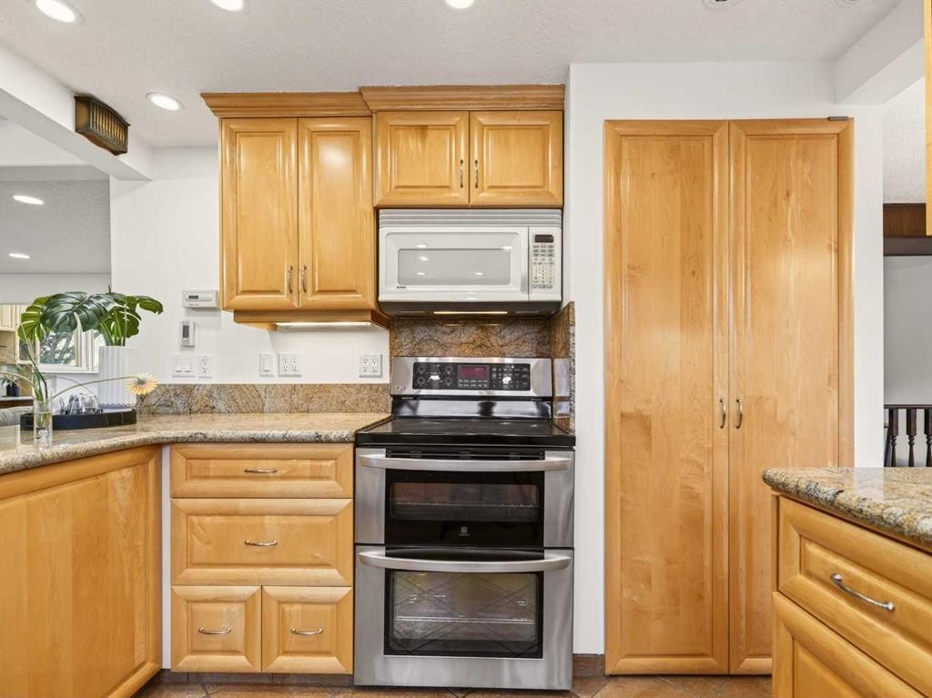 511 Ranch Estates Place Nw, Calgary, AB - Indoor Photo Showing Kitchen