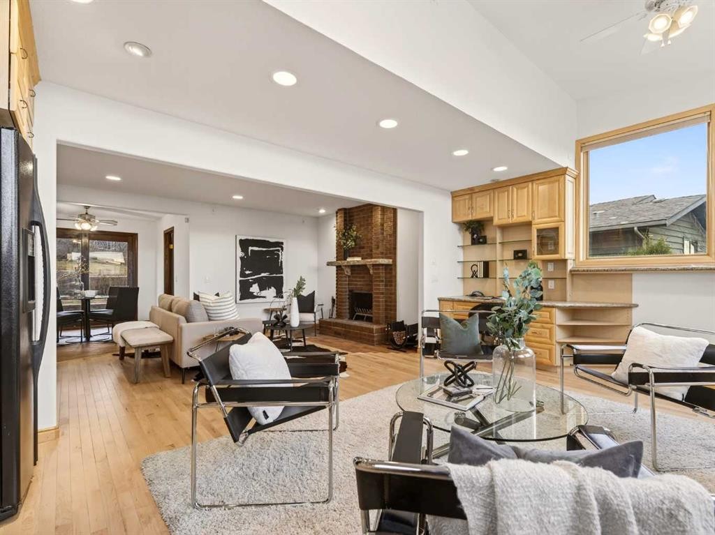 511 Ranch Estates Place Nw, Calgary, AB - Indoor Photo Showing Living Room