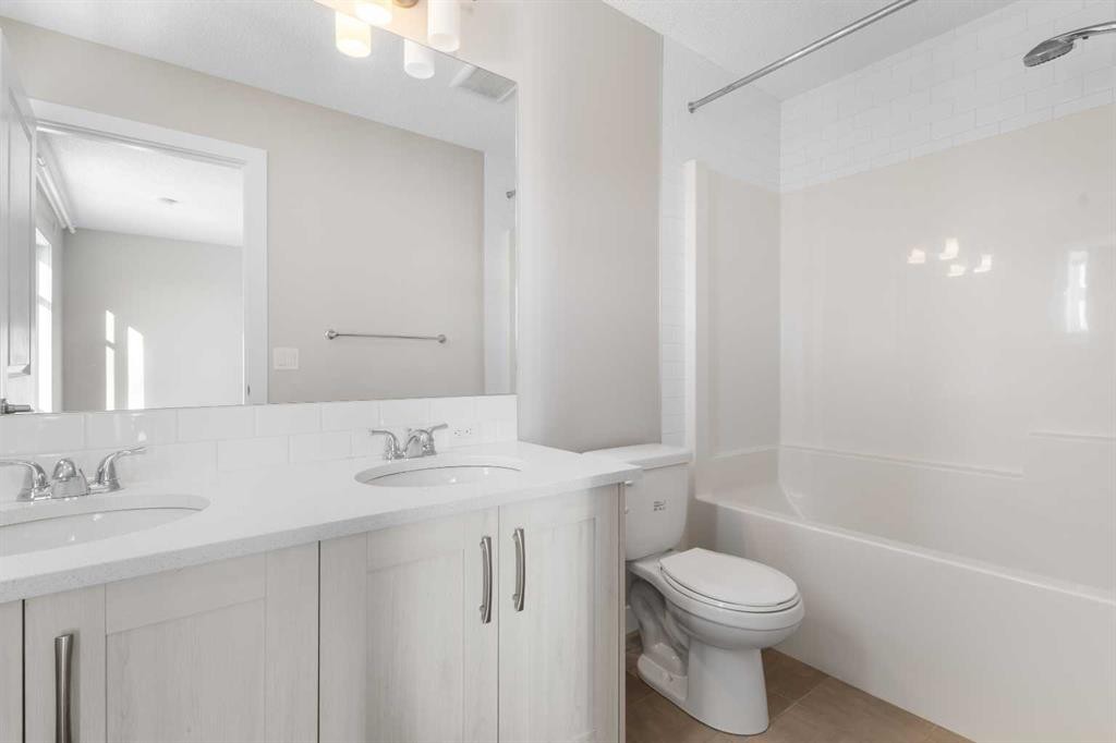 13 Howse Row Ne, Calgary, AB - Indoor Photo Showing Bathroom