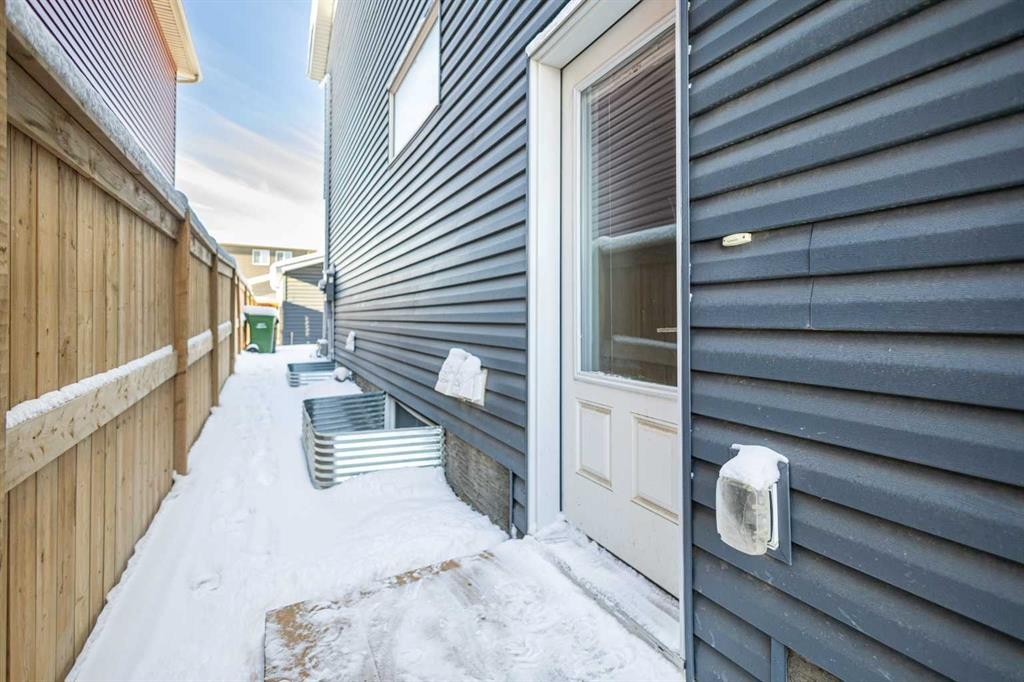 13 Howse Row Ne, Calgary, AB - Outdoor