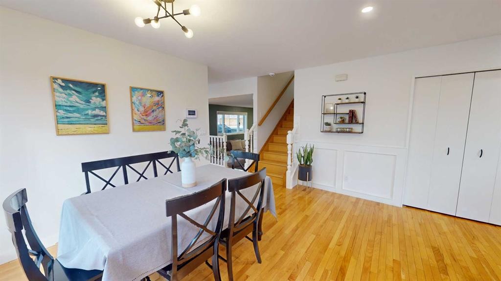 84 Sunmount Road Se, Calgary, AB - Indoor Photo Showing Dining Room