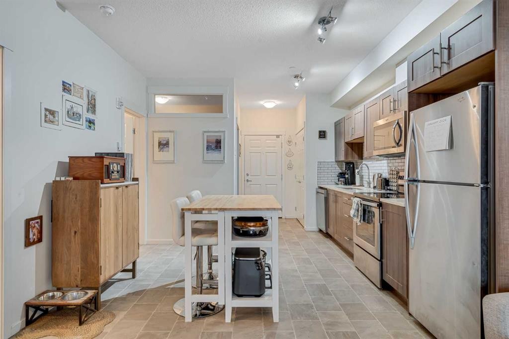 3209-215 Legacy Boulevard Se, Calgary, AB - Indoor Photo Showing Kitchen With Stainless Steel Kitchen