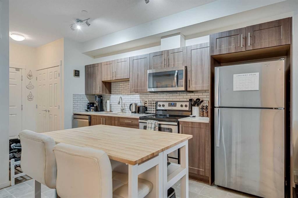 3209-215 Legacy Boulevard Se, Calgary, AB - Indoor Photo Showing Kitchen With Stainless Steel Kitchen