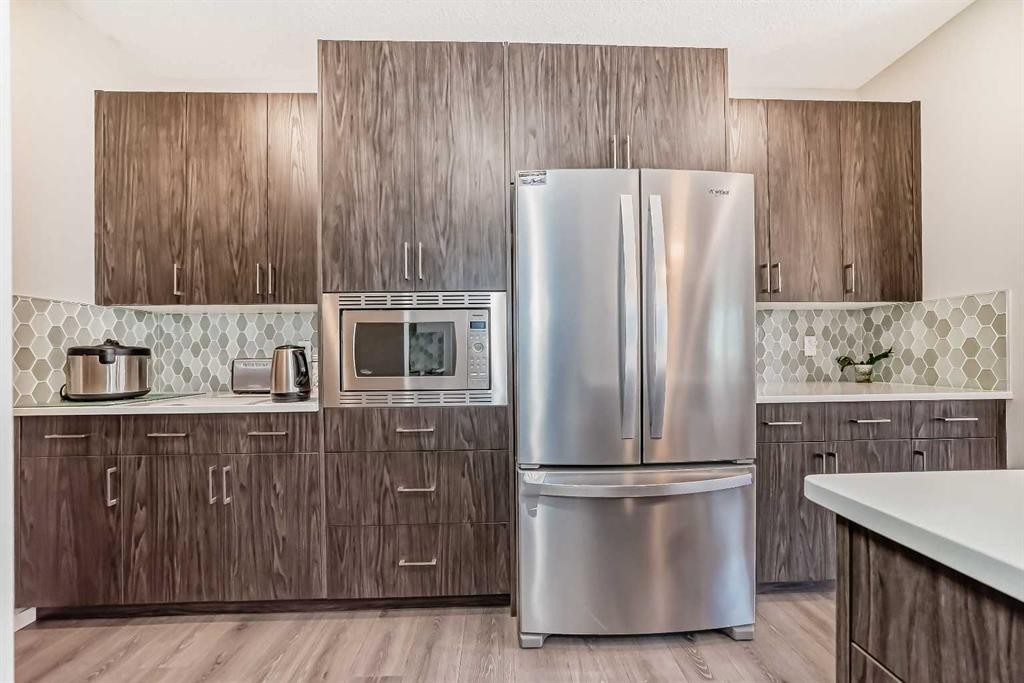 17 Walgrove Manor Se, Calgary, AB - Indoor Photo Showing Kitchen
