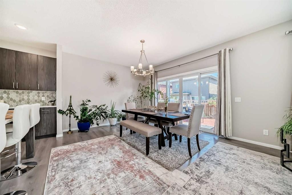 17 Walgrove Manor Se, Calgary, AB - Indoor Photo Showing Dining Room