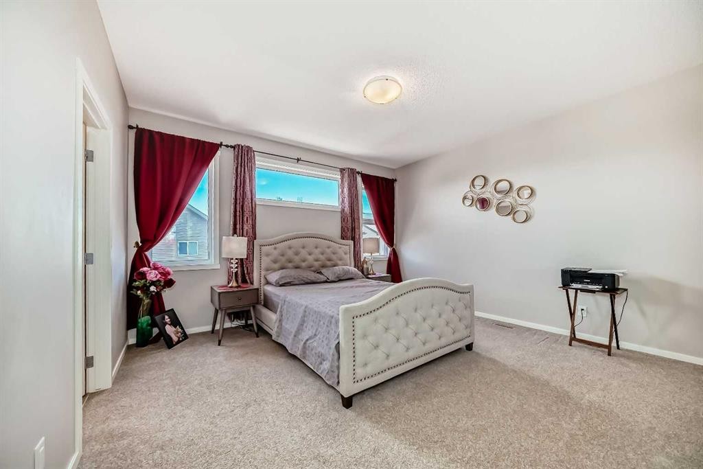 17 Walgrove Manor Se, Calgary, AB - Indoor Photo Showing Bedroom