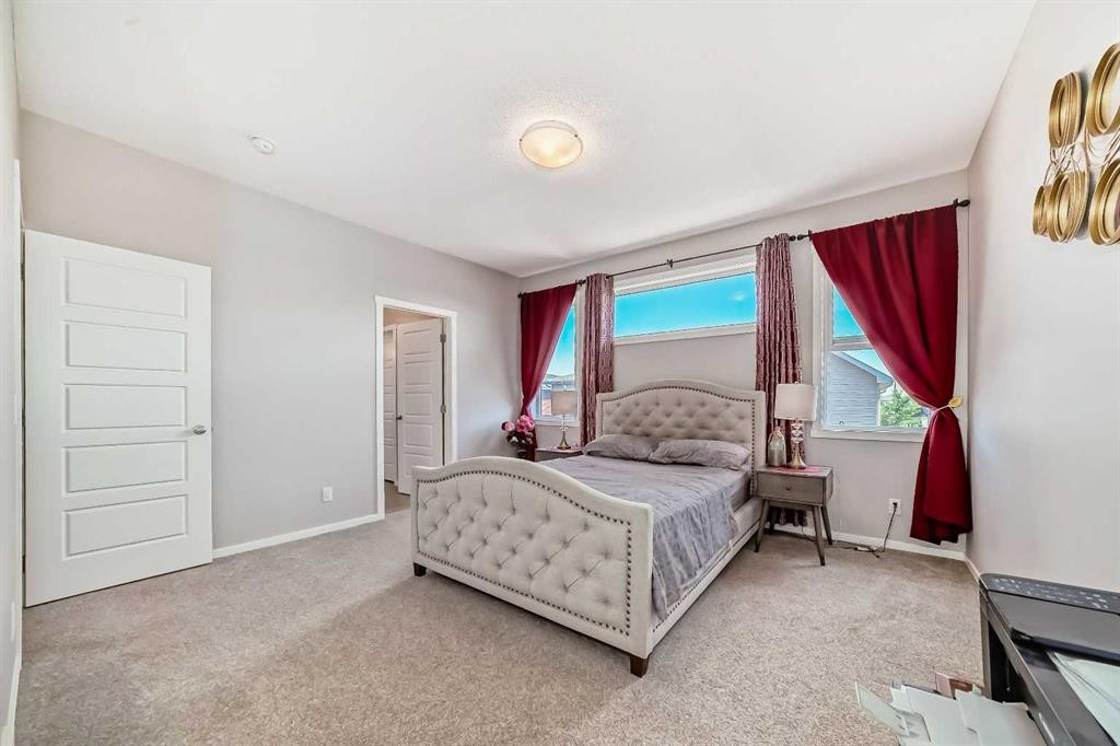 17 Walgrove Manor Se, Calgary, AB - Indoor Photo Showing Bedroom