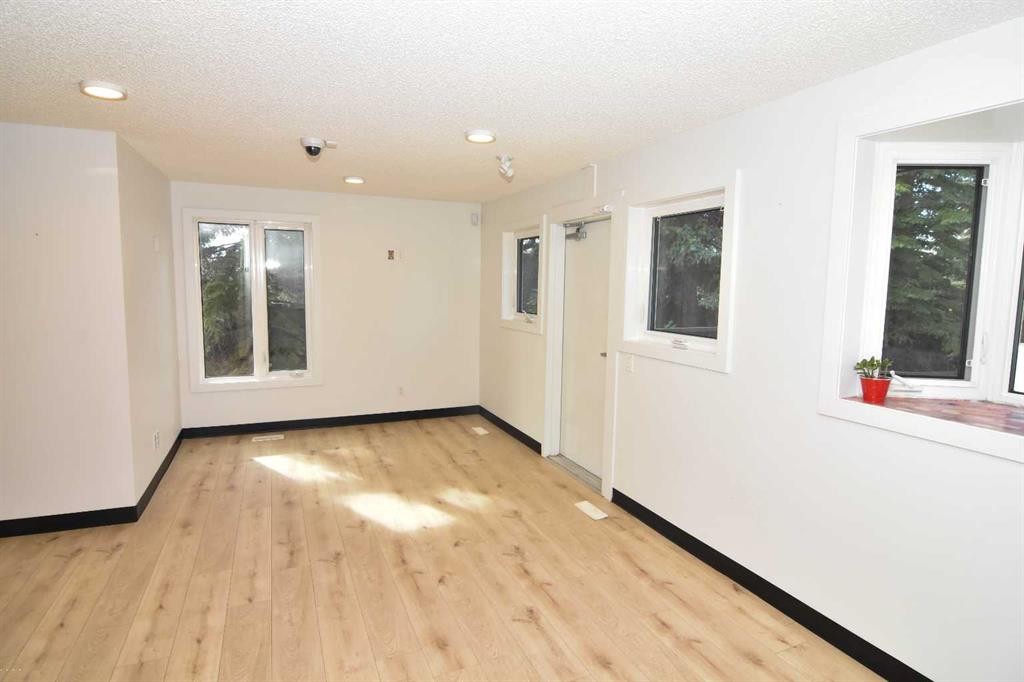 309 Main Street Nw, Airdrie, AB
