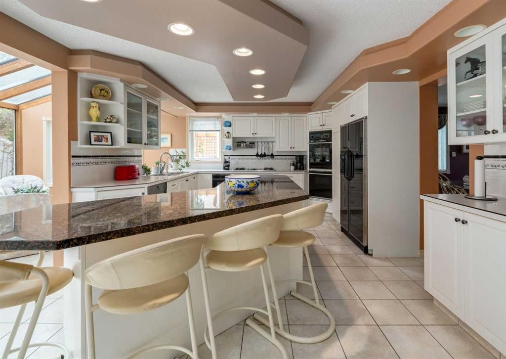164 Hawksbrow Drive Nw, Calgary, AB - Indoor Photo Showing Kitchen