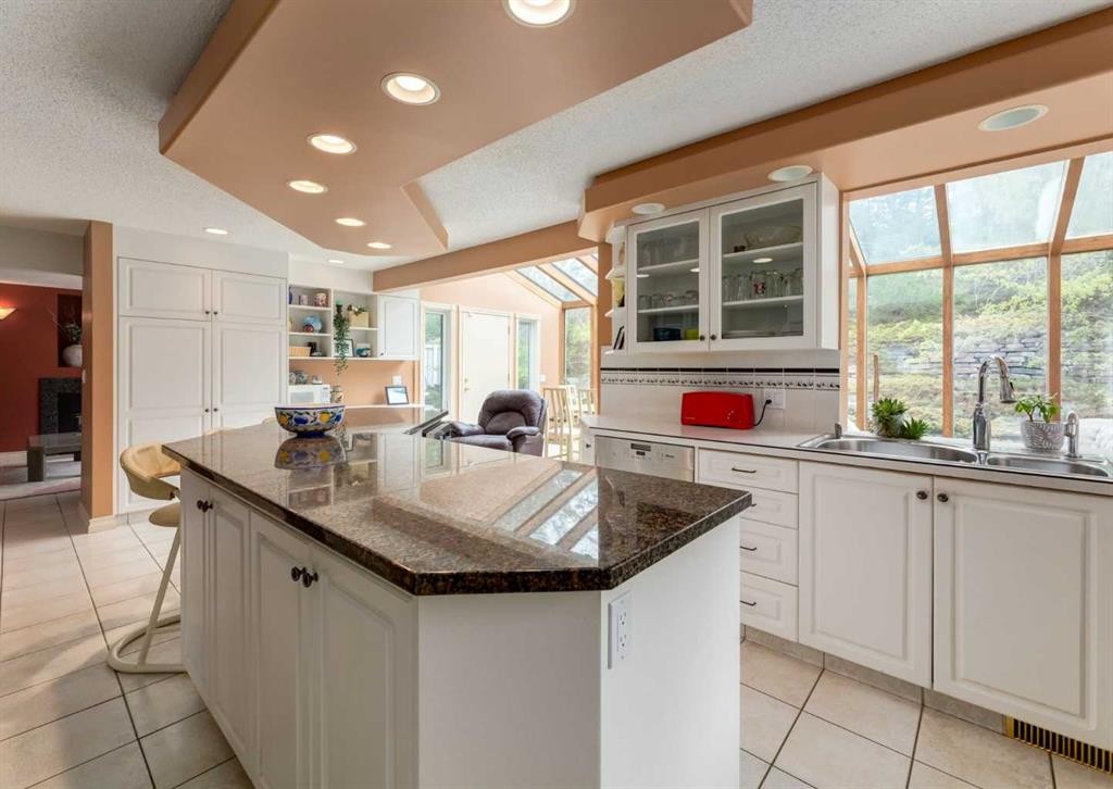 164 Hawksbrow Drive Nw, Calgary, AB - Indoor Photo Showing Kitchen