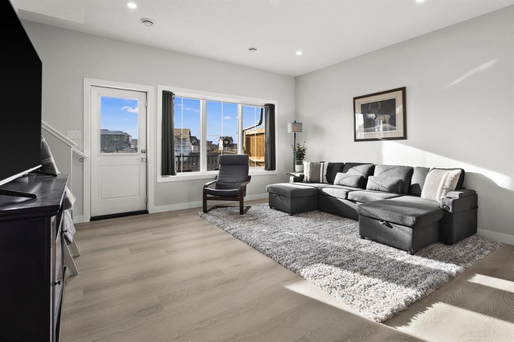 64-351 Monteith Drive Se, High River, AB - Indoor Photo Showing Living Room