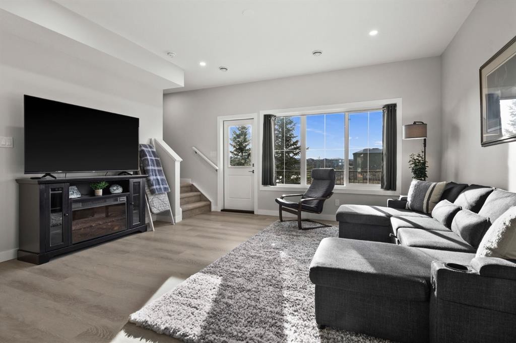 64-351 Monteith Drive Se, High River, AB - Indoor Photo Showing Living Room
