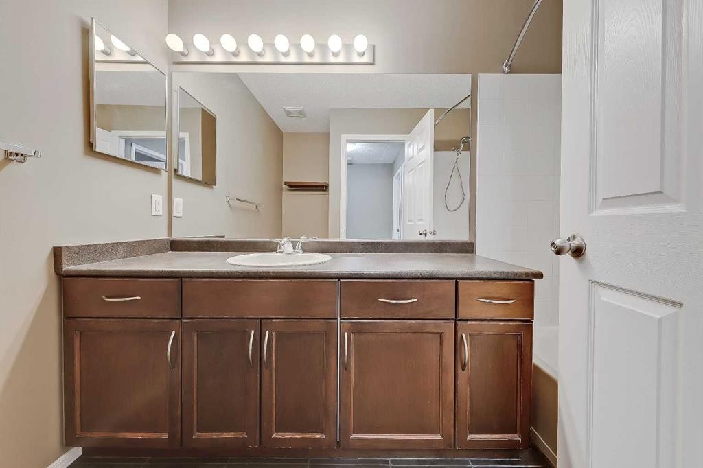 161 Eversyde Common Sw, Calgary, AB - Indoor Photo Showing Bathroom