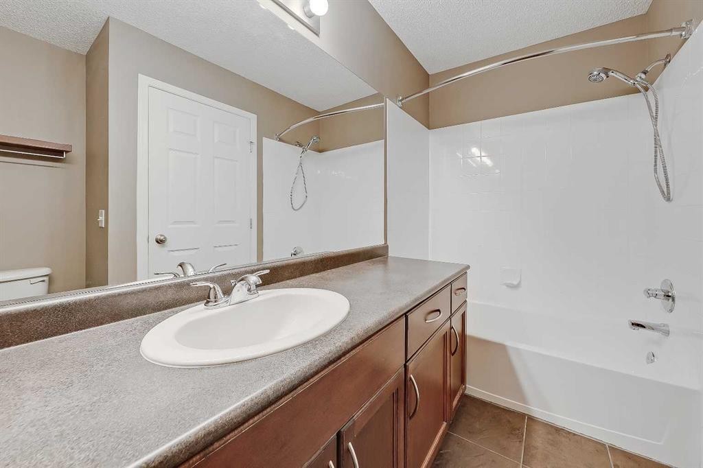161 Eversyde Common Sw, Calgary, AB - Indoor Photo Showing Bathroom