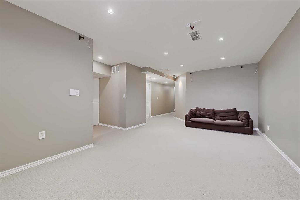 161 Eversyde Common Sw, Calgary, AB - Indoor Photo Showing Other Room