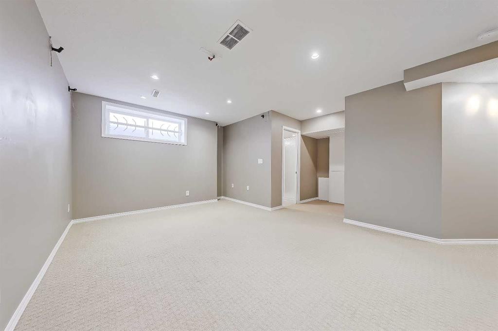 161 Eversyde Common Sw, Calgary, AB - Indoor Photo Showing Other Room