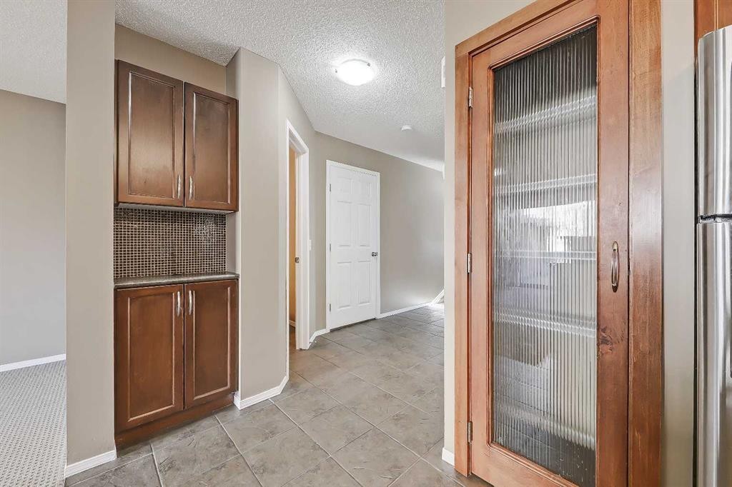 161 Eversyde Common Sw, Calgary, AB - Indoor Photo Showing Other Room