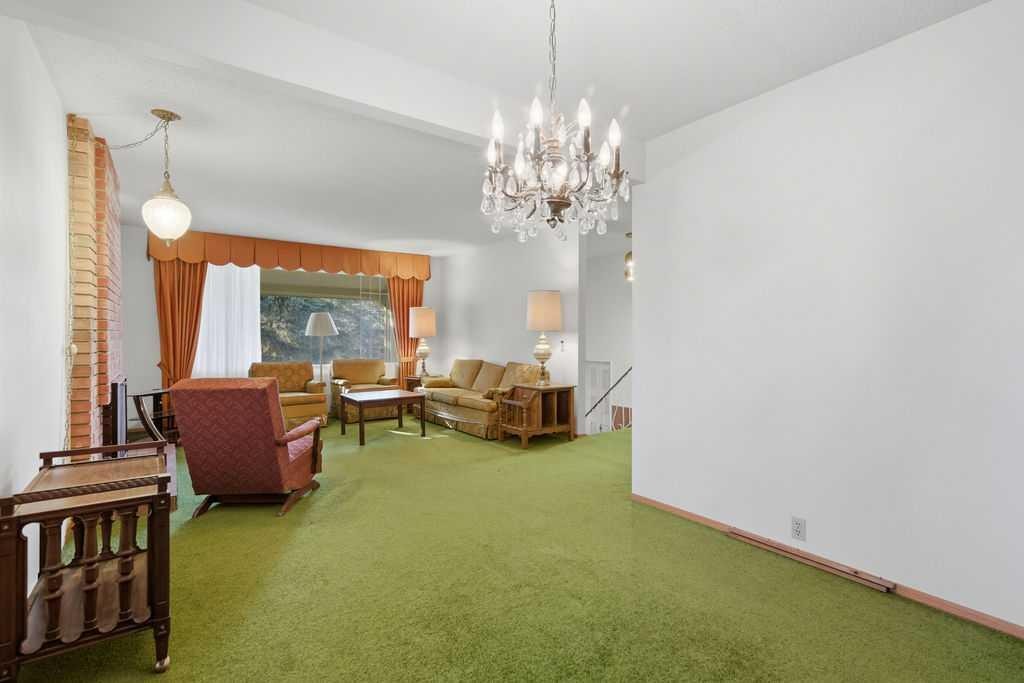 5516 Dalhart Hill Nw, Calgary, AB - Indoor