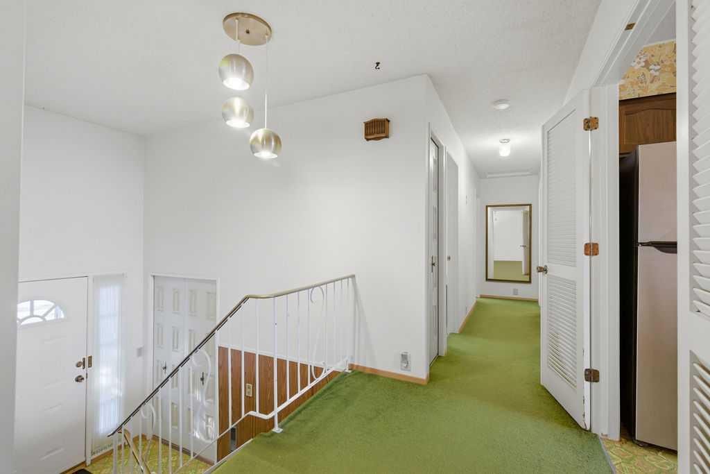 5516 Dalhart Hill Nw, Calgary, AB - Indoor Photo Showing Other Room