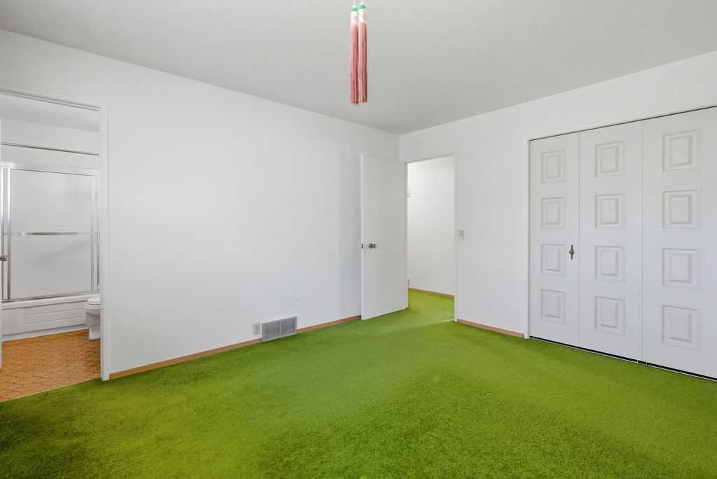 5516 Dalhart Hill Nw, Calgary, AB - Indoor Photo Showing Other Room