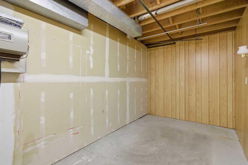 5516 Dalhart Hill Nw, Calgary, AB - Indoor Photo Showing Basement