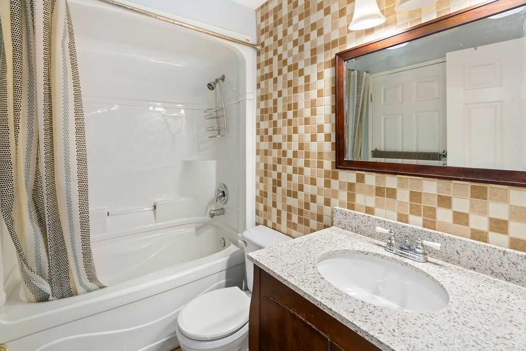 74 Castledale Way Ne, Calgary, AB - Indoor Photo Showing Bathroom