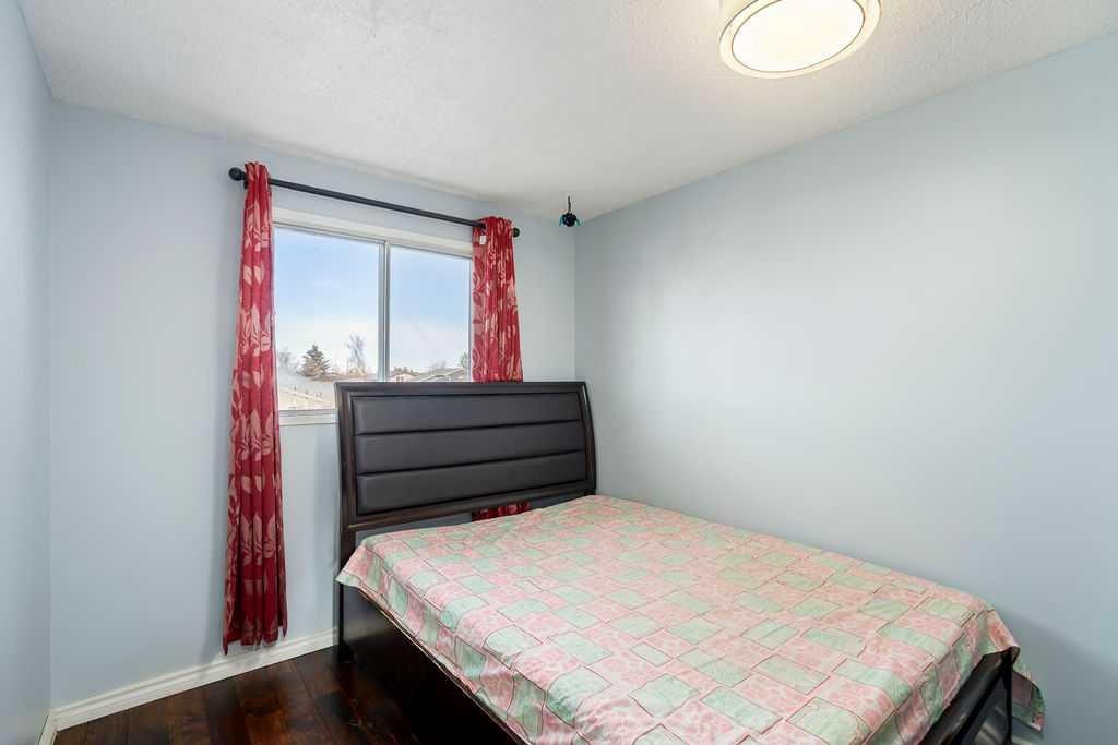 74 Castledale Way Ne, Calgary, AB - Indoor Photo Showing Bedroom