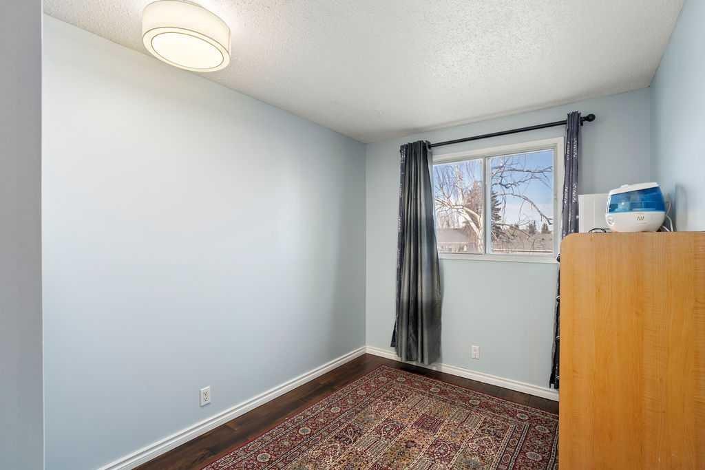 74 Castledale Way Ne, Calgary, AB - Indoor Photo Showing Other Room