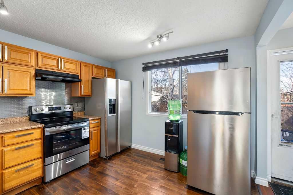74 Castledale Way Ne, Calgary, AB - Indoor Photo Showing Kitchen