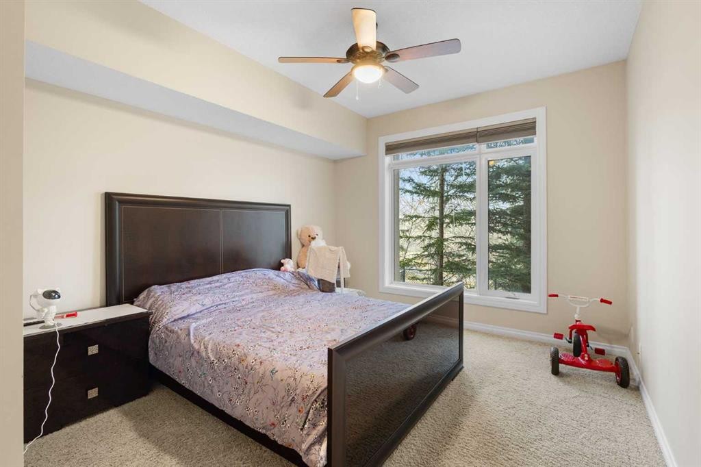 8103-14 Hemlock Crescent Sw, Calgary, AB - Indoor Photo Showing Bedroom