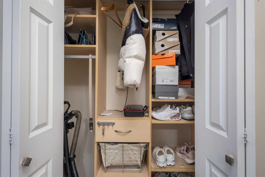 8103-14 Hemlock Crescent Sw, Calgary, AB - Indoor