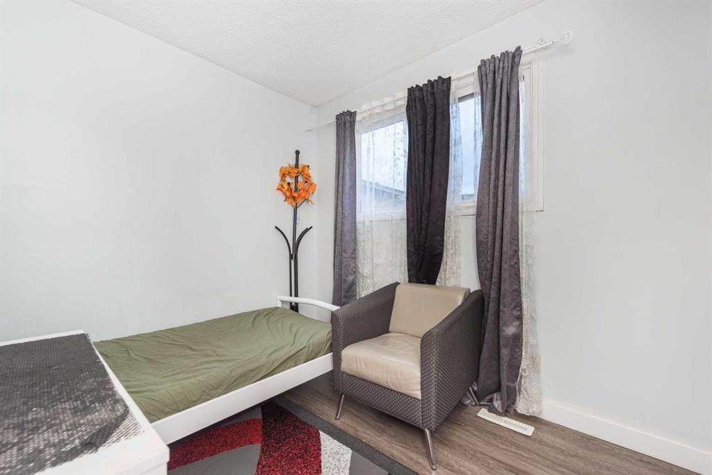 144 Rundleson Place Ne, Calgary, AB - Indoor Photo Showing Other Room