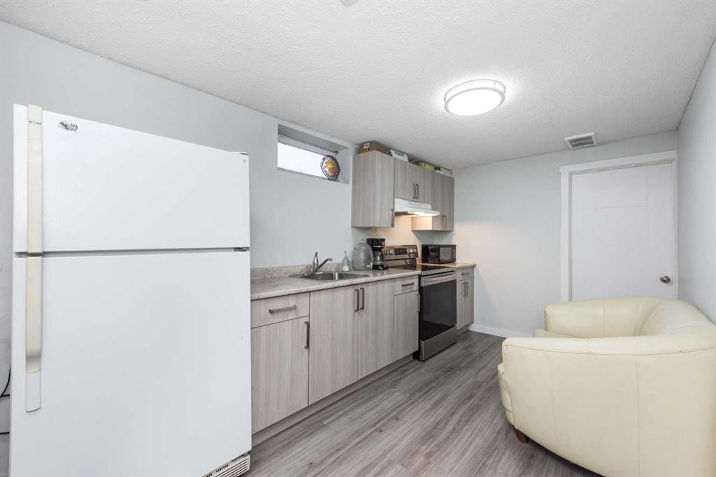 144 Rundleson Place Ne, Calgary, AB - Indoor Photo Showing Kitchen