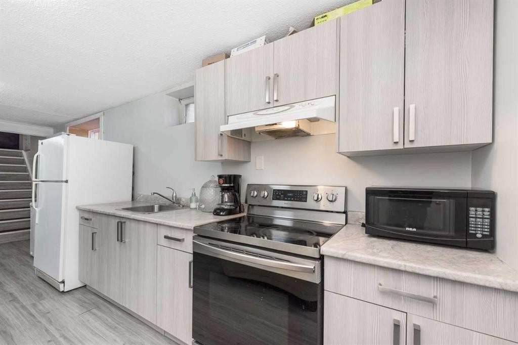 144 Rundleson Place Ne, Calgary, AB - Indoor Photo Showing Kitchen