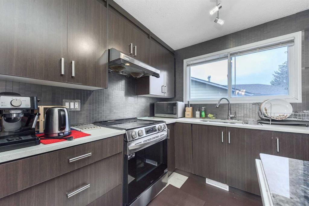 144 Rundleson Place Ne, Calgary, AB - Indoor Photo Showing Kitchen With Upgraded Kitchen