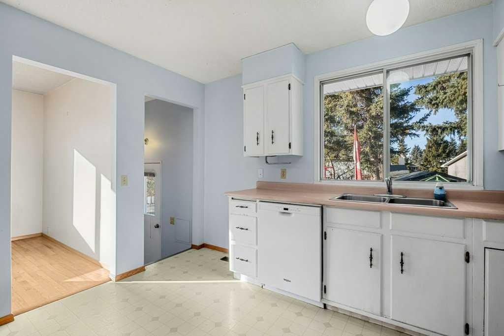 5813 Dalcastle Crescent Nw, Calgary, AB - Indoor Photo Showing Kitchen With Double Sink
