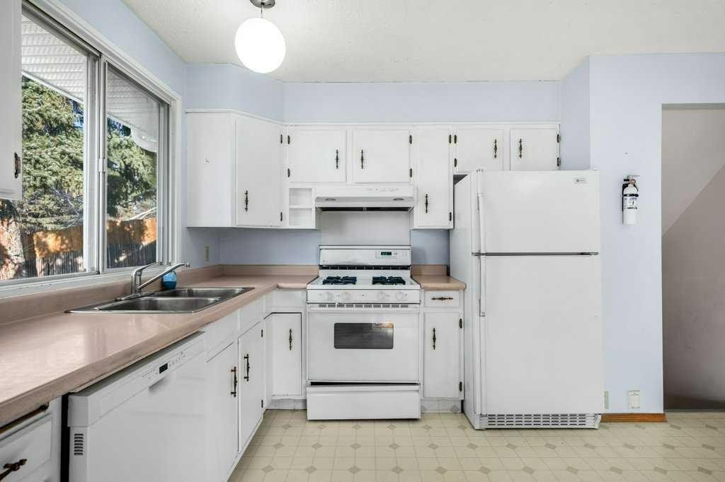 5813 Dalcastle Crescent Nw, Calgary, AB - Indoor Photo Showing Kitchen With Double Sink