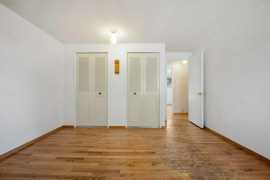 5813 Dalcastle Crescent Nw, Calgary, AB - Indoor Photo Showing Other Room