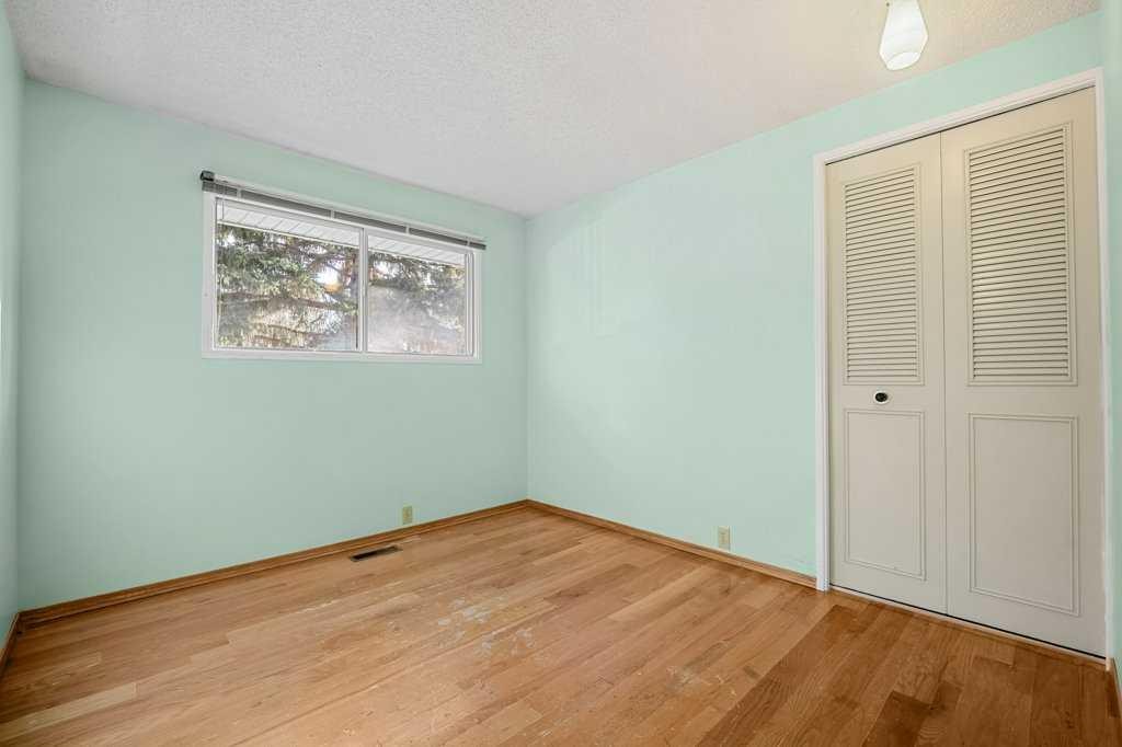 5813 Dalcastle Crescent Nw, Calgary, AB - Indoor Photo Showing Other Room