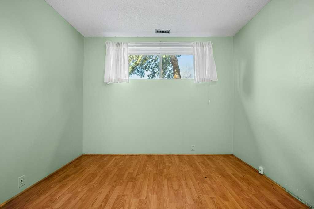 5813 Dalcastle Crescent Nw, Calgary, AB - Indoor Photo Showing Other Room