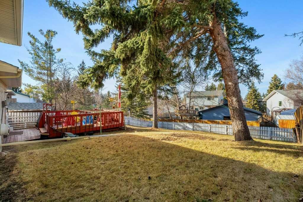 5813 Dalcastle Crescent Nw, Calgary, AB - Outdoor