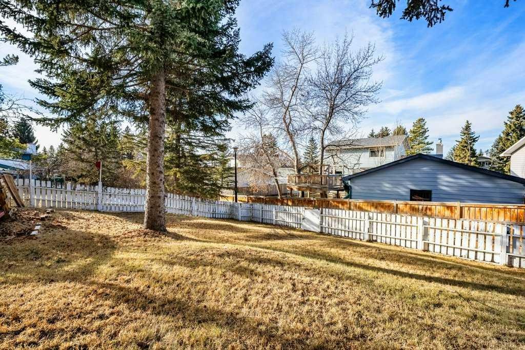 5813 Dalcastle Crescent Nw, Calgary, AB - Outdoor