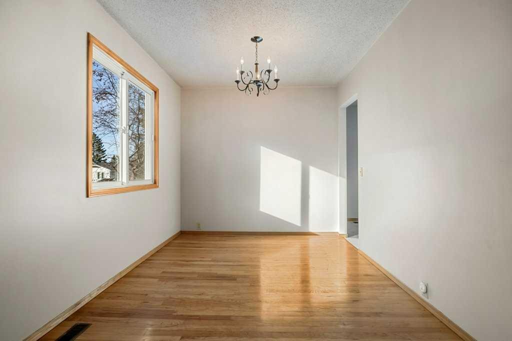5813 Dalcastle Crescent Nw, Calgary, AB - Indoor Photo Showing Other Room