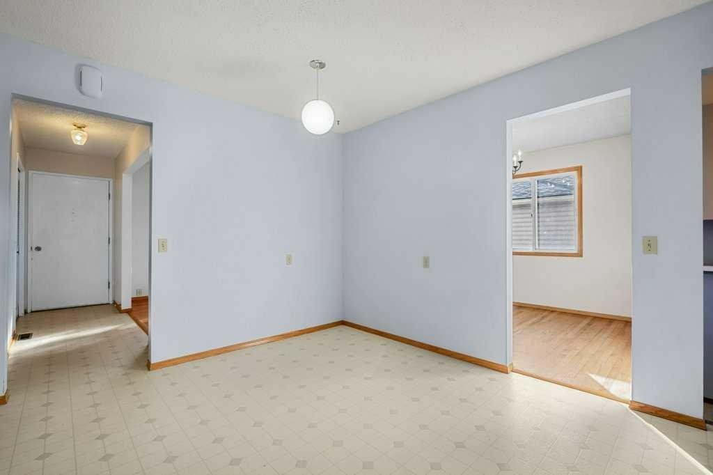 5813 Dalcastle Crescent Nw, Calgary, AB - Indoor Photo Showing Other Room